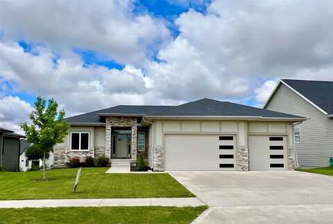 17595 Aurora Drive, Clive, IA 50325