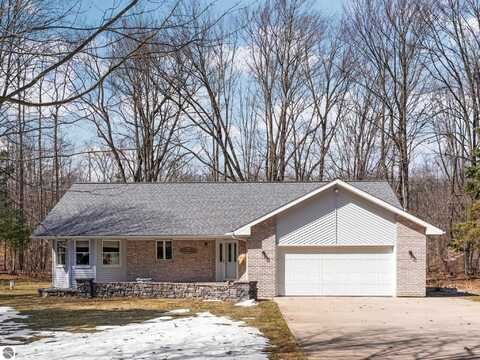 6436 Devon Lane, Cadillac, MI 49601