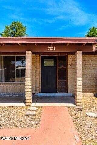 7851 N Casimir Pulaski Avenue, Tucson, AZ 85741