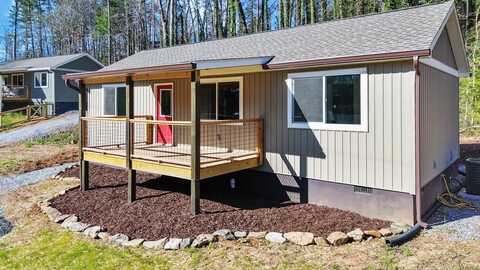 144 Love St, Franklin, NC 28734