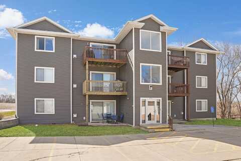 4712 Chadwick Road, Cedar Falls, IA 50613