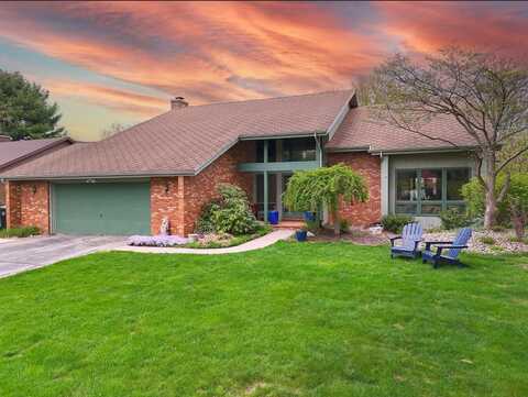 1381 Silverbrook Lane, Saint Joseph, MI 49085
