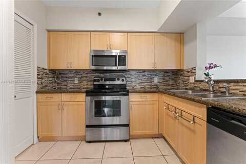 9340 Fontainebleau Blvd, Miami, FL 33172