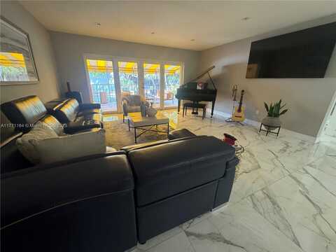 16430 Briar Patch Pl, Miami Lakes, FL 33014