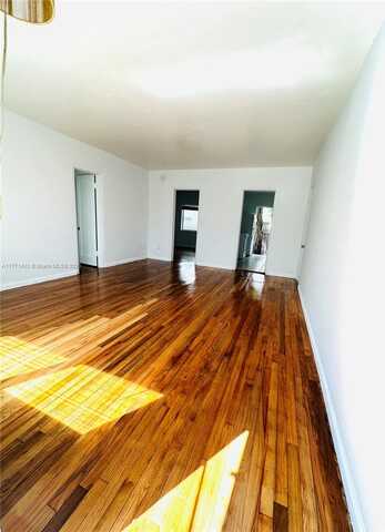 821 W 39th St, Miami Beach, FL 33140
