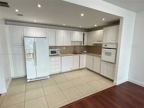19390 Collins Ave, Sunny Isles Beach, FL 33160