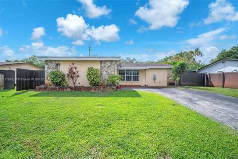 700 NW 88th Ter, Pembroke Pines, FL 33024