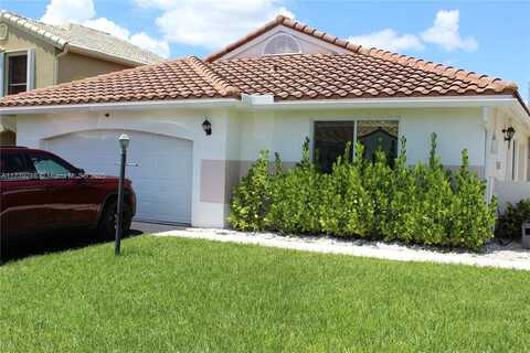 6131 Manchester Ln, Davie, FL 33331