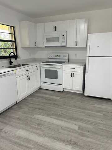 6560 SW 49th St, Davie, FL 33314
