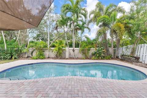 4945 SW 34th Ter, Hollywood, FL 33312
