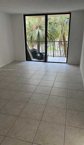 14321 N Kendall Dr, Miami, FL 33186
