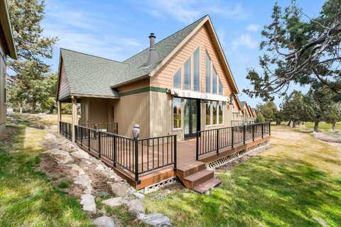 8998 Cliff Swallow Drive, Redmond, OR 97756
