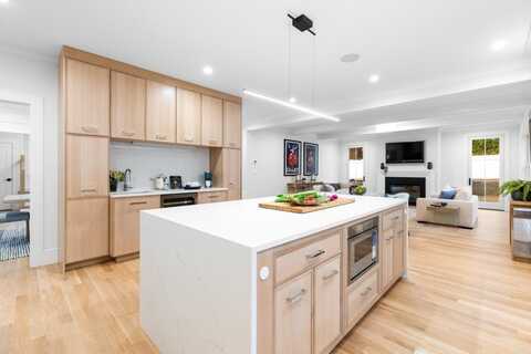 66 Bess Rd, Needham, MA 02492
