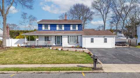 35 Penn Street, Port Jefferson Station, NY 11776