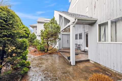 12 Friendly Road, Smithtown, NY 11787