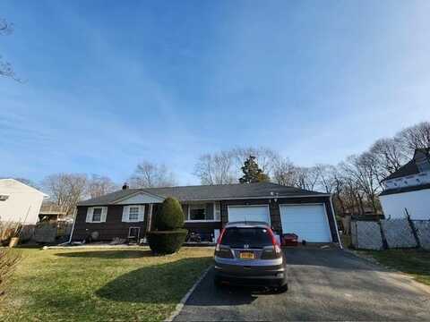 84 Gates Avenue, Central Islip, NY 11722