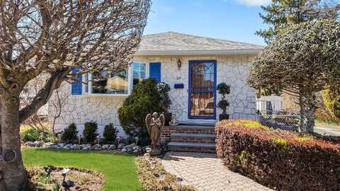 25 Cleaves Avenue, Hempstead, NY 11550