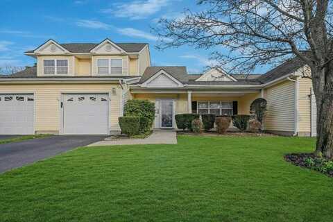 2302 Augusta Alley SE, Riverhead, NY 11901
