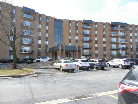 900 W Sunset Drive, Glenwood, IL 60425
