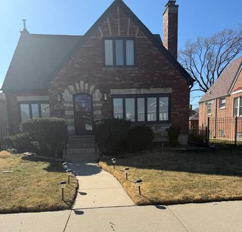 8034 S Clyde Avenue, Chicago, IL 60617