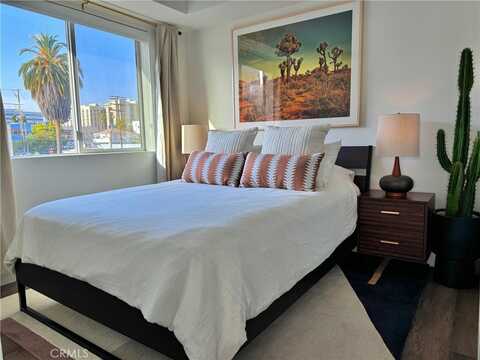 1245 N New Hampshire Avenue, Los Angeles, CA 90029