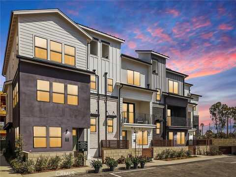 19011 Main Street, Huntington Beach, CA 92648