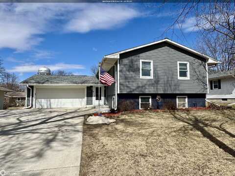 318 26th Ave S, Clear Lake, IA 50428