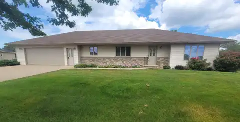 702 E 3rd St, Sanborn, IA 51248