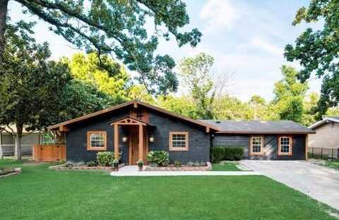 196 Lake Drive, Enchanted Oaks, TX 75156