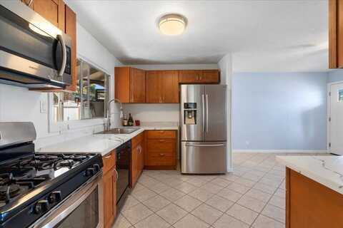 720 Kekona Pl, Makawao, HI 96768