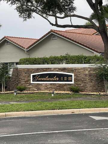 10910 Lakemore Lane, Boca Raton, FL 33498