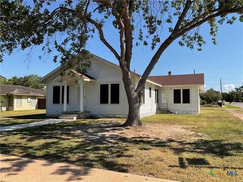 302 W French Street, Cuero, TX 77954