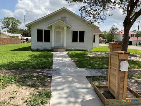 302 W French Street, Cuero, TX 77954