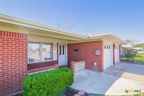 2207 E Crestwood Drive, Victoria, TX 77901
