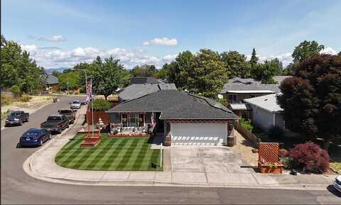 407 Hayes Avenue, Medford, OR 97501
