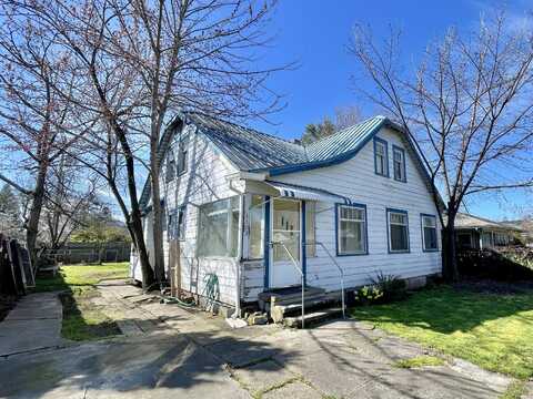 1103 W 9th Street, Medford, OR 97501