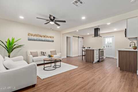 2211 W MITCHELL Drive, Phoenix, AZ 85015