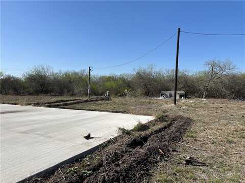 4796 Leslie Ln, Beeville, TX 78102