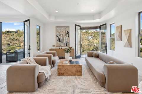 8031 Floral Ave, Los Angeles, CA 90046