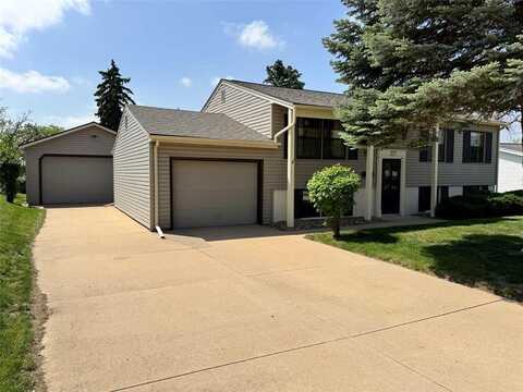 327 Hampden Drive NE, Cedar Rapids, IA 52402