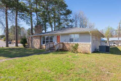 300 Holmes Street, Lexington, TN 38351