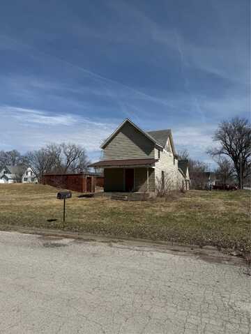 702 2nd Street, Redfield, IA 50233