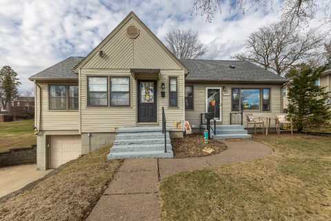 2555 Wilbricht, Dubuque, IA 52001