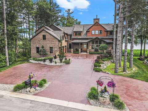 9796 Lake Edge Drive, Brighton, MI 48114