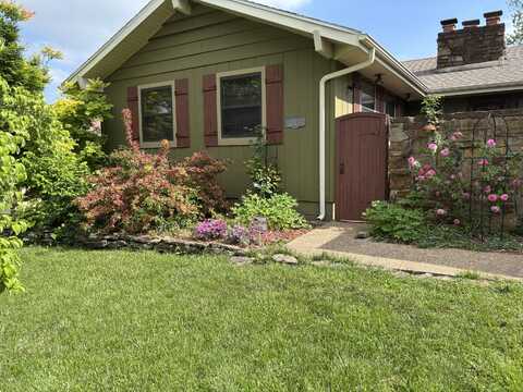 904 E Meadowlark Street, Springfield, MO 65810