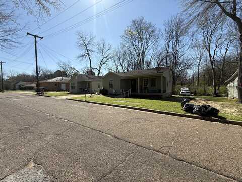 66 Jefferson St, West Point, MS 39773