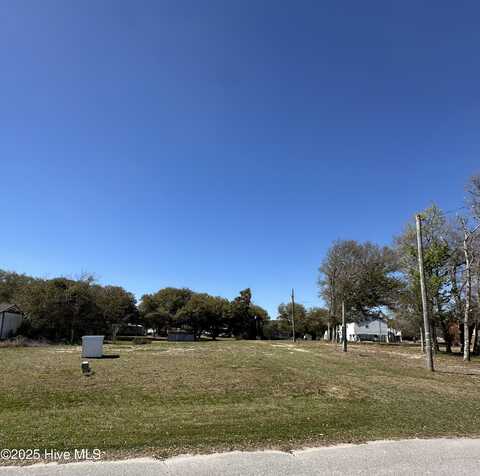 110 Canal Drive, Sneads Ferry, NC 28460