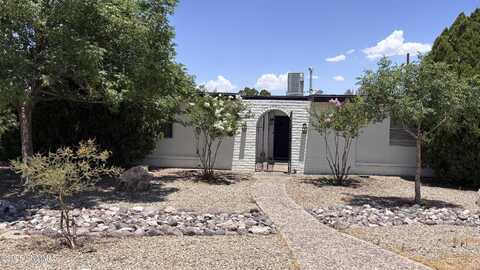 320 Capri Arc, Las Cruces, NM 88005