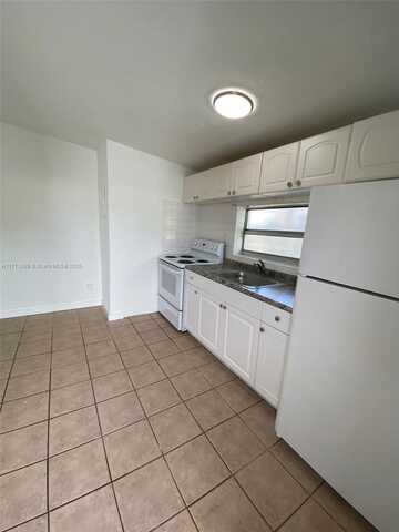 2555 NE 181st St, North Miami Beach, FL 33160