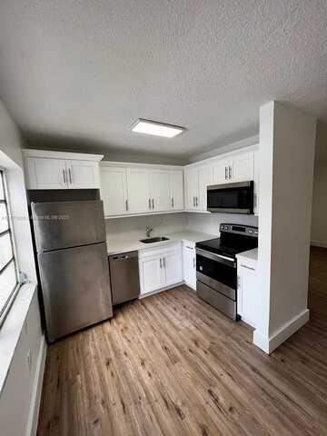 858 SW 2nd St, Miami, FL 33130